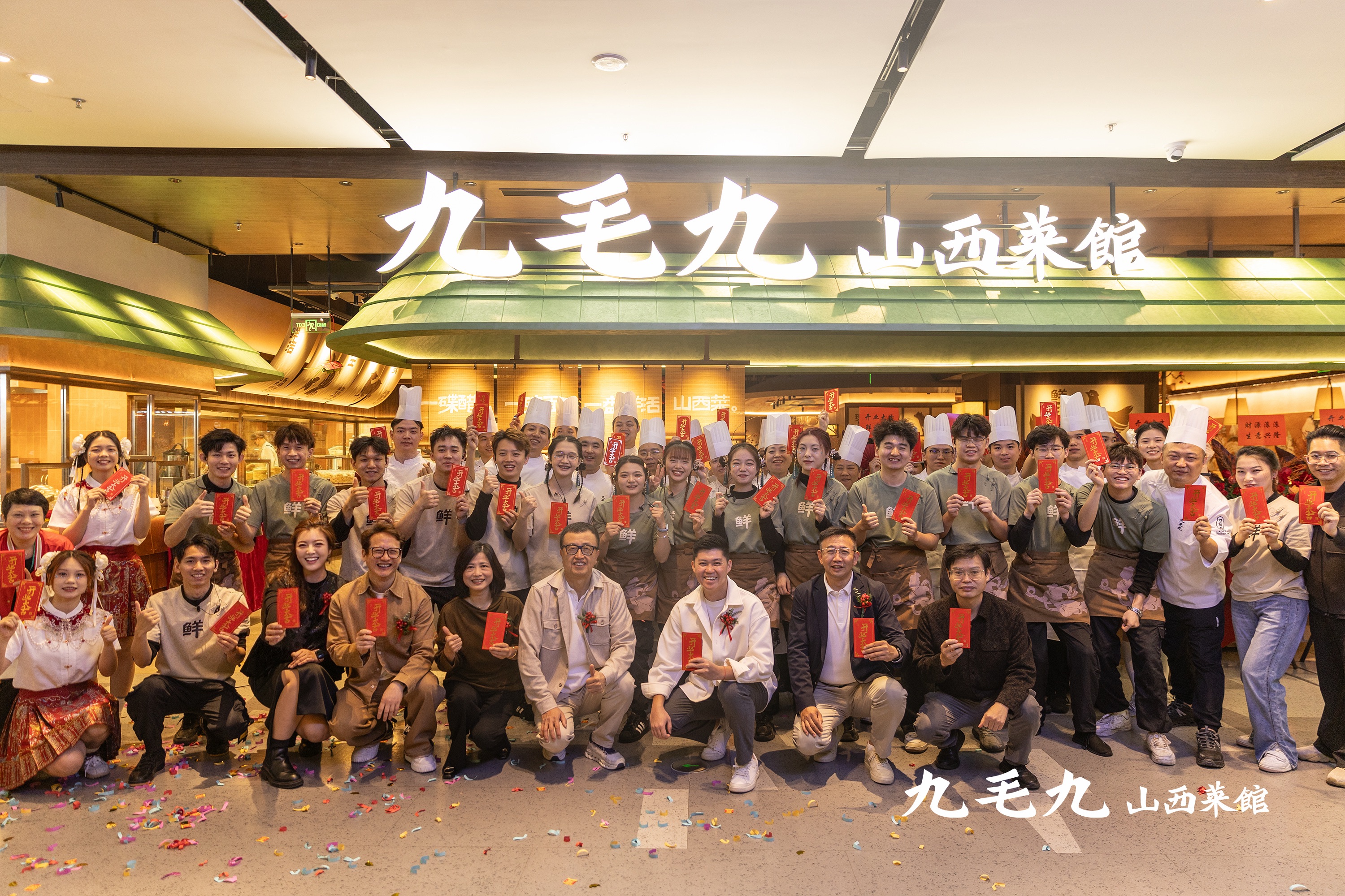 爱游戏爱游戏首页网站网站-爱游戏（中国）
新模型首店开业 现场展示非遗技艺